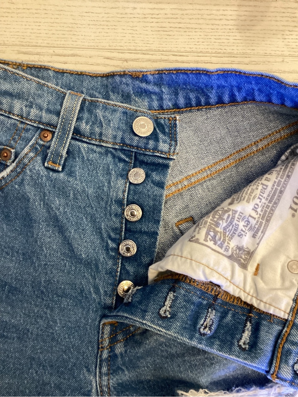 Levi’s 501 W25 (US 0/1) Denim Women’s Shorts High Rise Distressed 56327-0251 - Picture 9 of 14